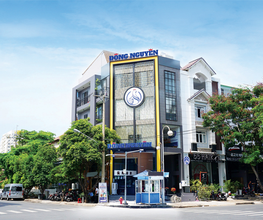Traditional chicken rice dish at Dong Nguyen Restaurant