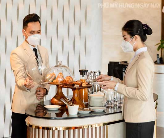 Crescent Mall phục vụ sảnh nghỉ C Club cho khách hàng hạng Bạch Kim