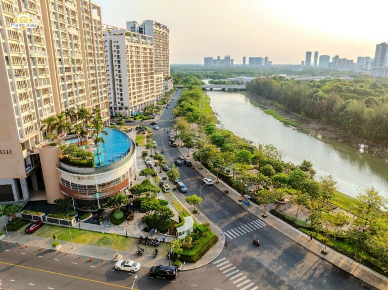 Bustling shopping space in Phu My Hung Midtown