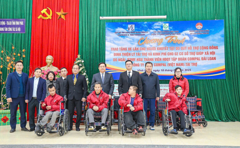 Quỹ Đinh Thiện Lý trao tặng 150 xe lăn cho người khuyết tật tại Vĩnh Phúc